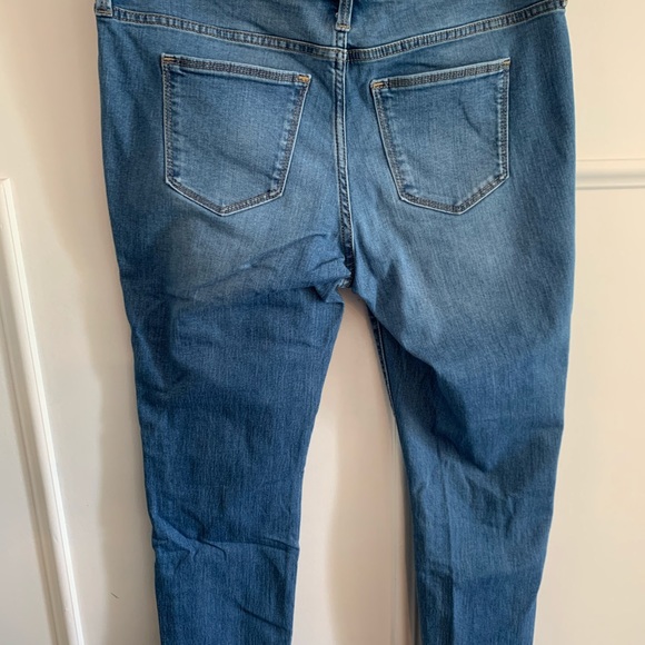 **SOLD** Universal Thread mid rise jeggings. - Picture 4 of 4